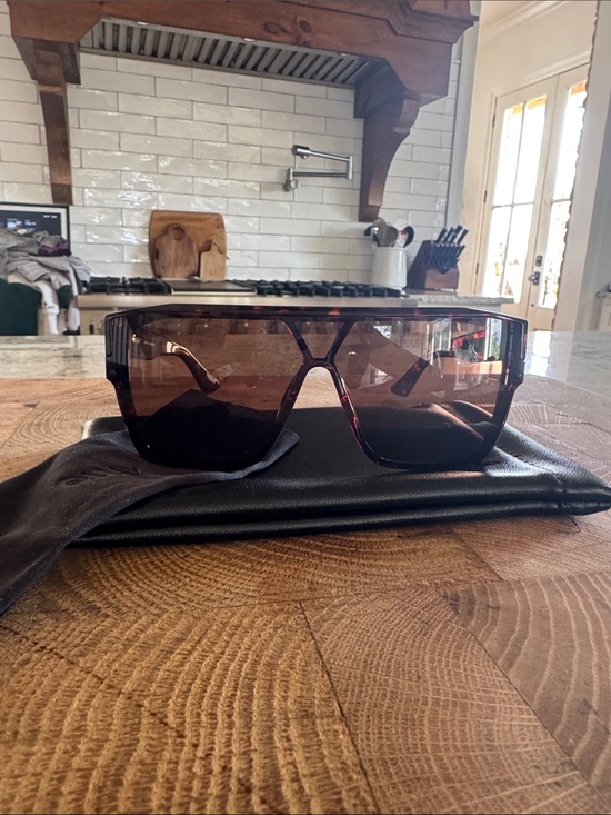 Quay Australia Accessories - Quay Tempo Sunglasses with Dark Tortoise Frame/ Brown Lens